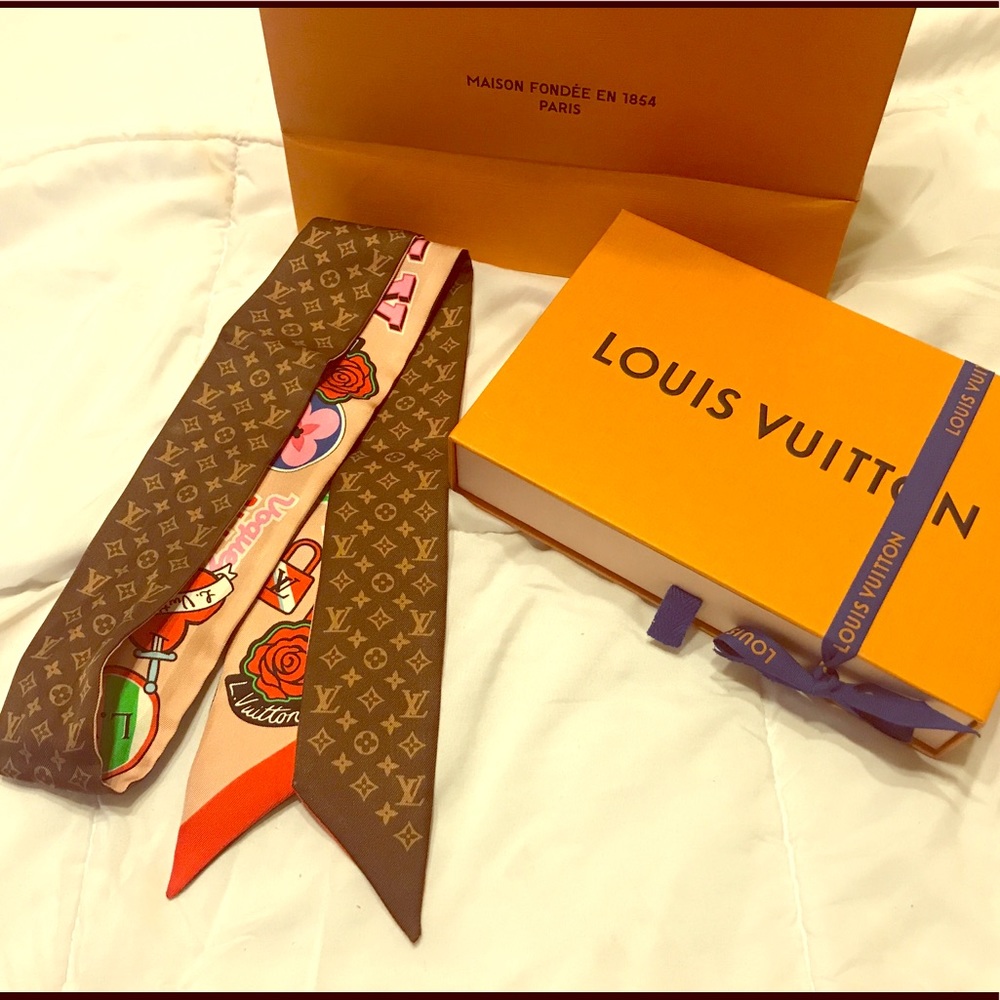 Limited Edition Louis Vuitton Bandeau LV!